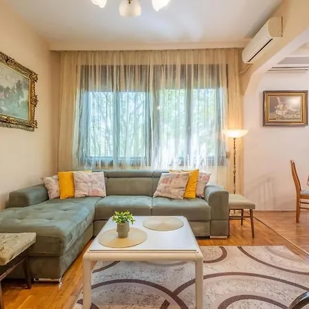 Bulgarian Style Peaceful 1 Bdrm Apt, Next To Metro Apartment Sofia